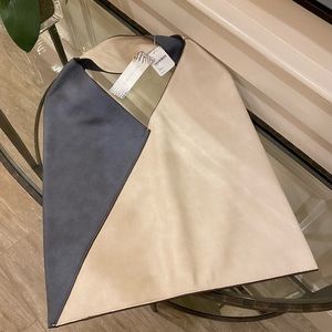 NWT *FREE PEOPLE* Vegan Leather *Reversible* Bucket Tote Bag … *Cream & Gray*